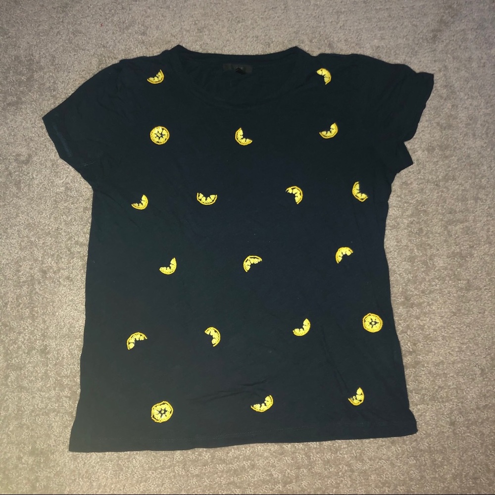 EMBROIDERED LEMON GRAPHIC TEE